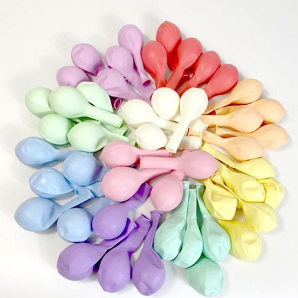 Повітряна кулька з макарунами