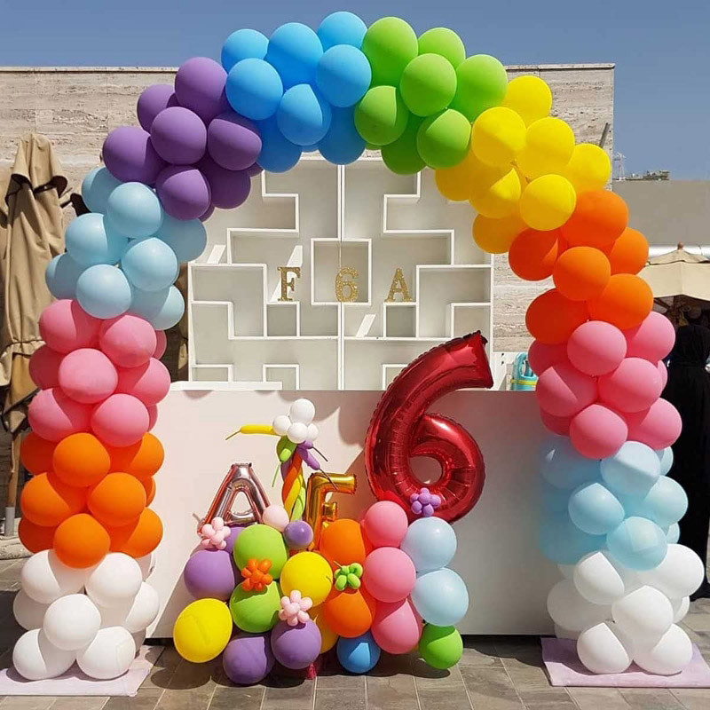 Гірлянда з повітряних куль веселка